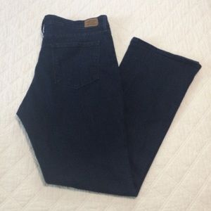 Signature Levis mid rise bootcut dark denim jeans